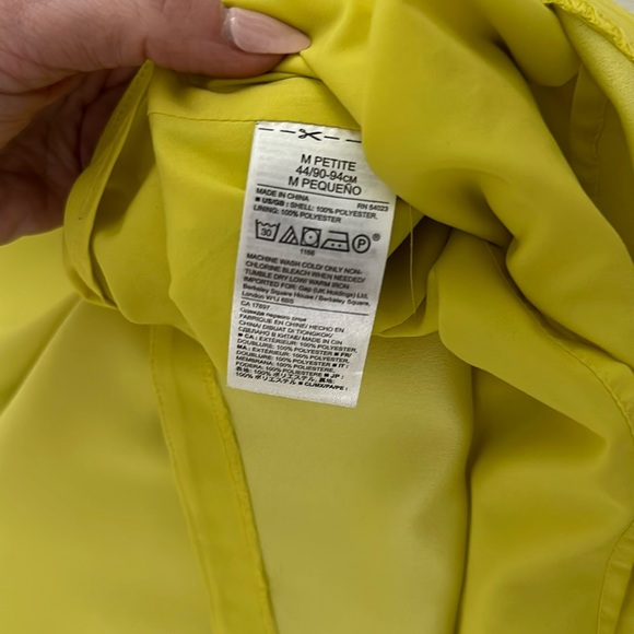 ✨ CLEAR OUT SALE ✨ Banana Republic Sleeveless Blouse - Picture 6 of 6